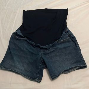 Maternity shorts